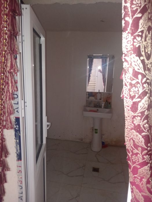 Hovli uy sotiladi 7 sotih