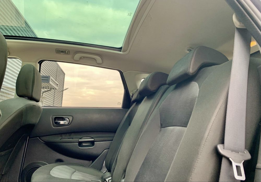 Nissan Qashqai + 2 4x4 Tekna / 2.0 dci / Automat /7 Locuri / Navi