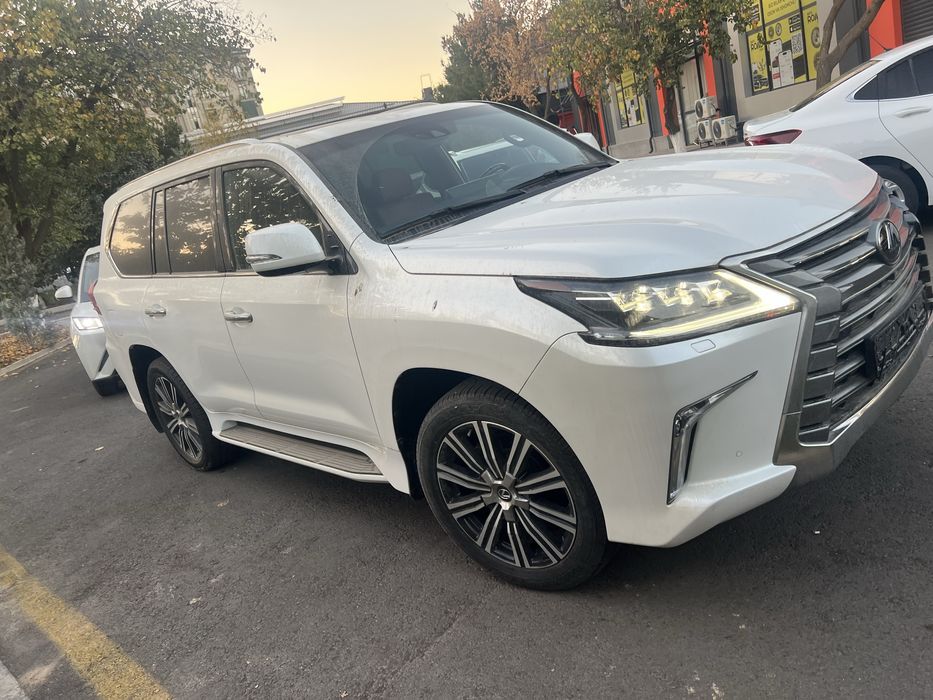 Lexus LX 570 Ful moshina masla xolatta 1200 km yurgan