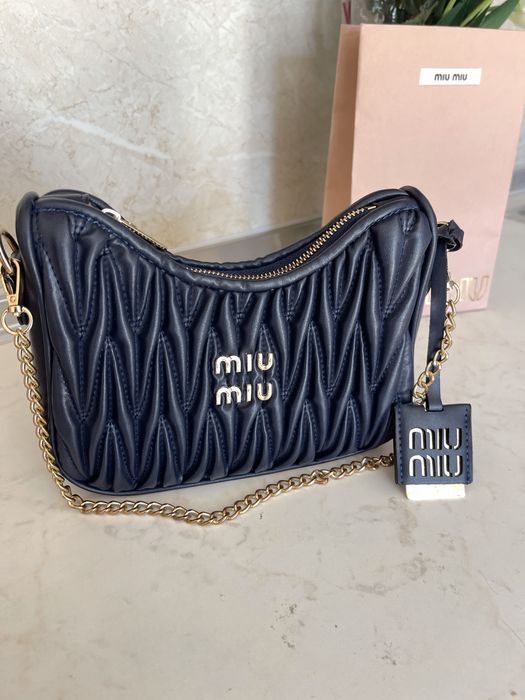 Miu Miu matelasse тъмносиня дамска чанта