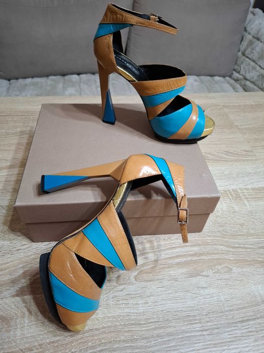 Елегантни сандали от естествена кожа