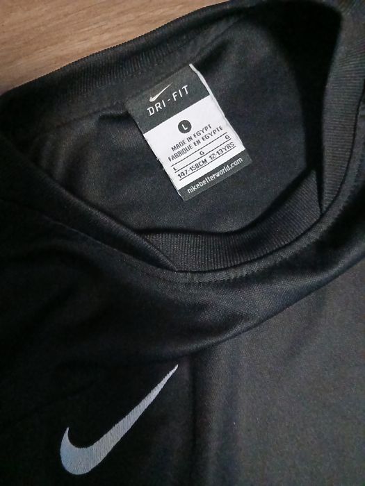 Nike dri fit спортна блуза,суитчъри Nike и  Under Armor.