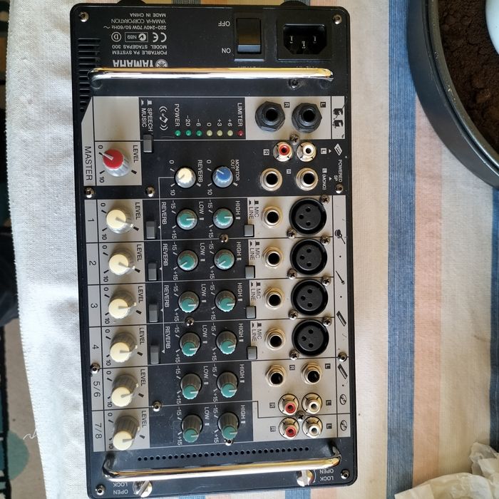 Mixer activ Yamaha stagepas 300 2x150w