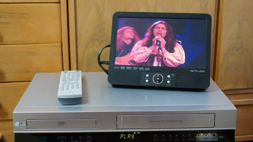 Video recorder VHS combo cu DVD player LG model V280 stereo Hi-Fi