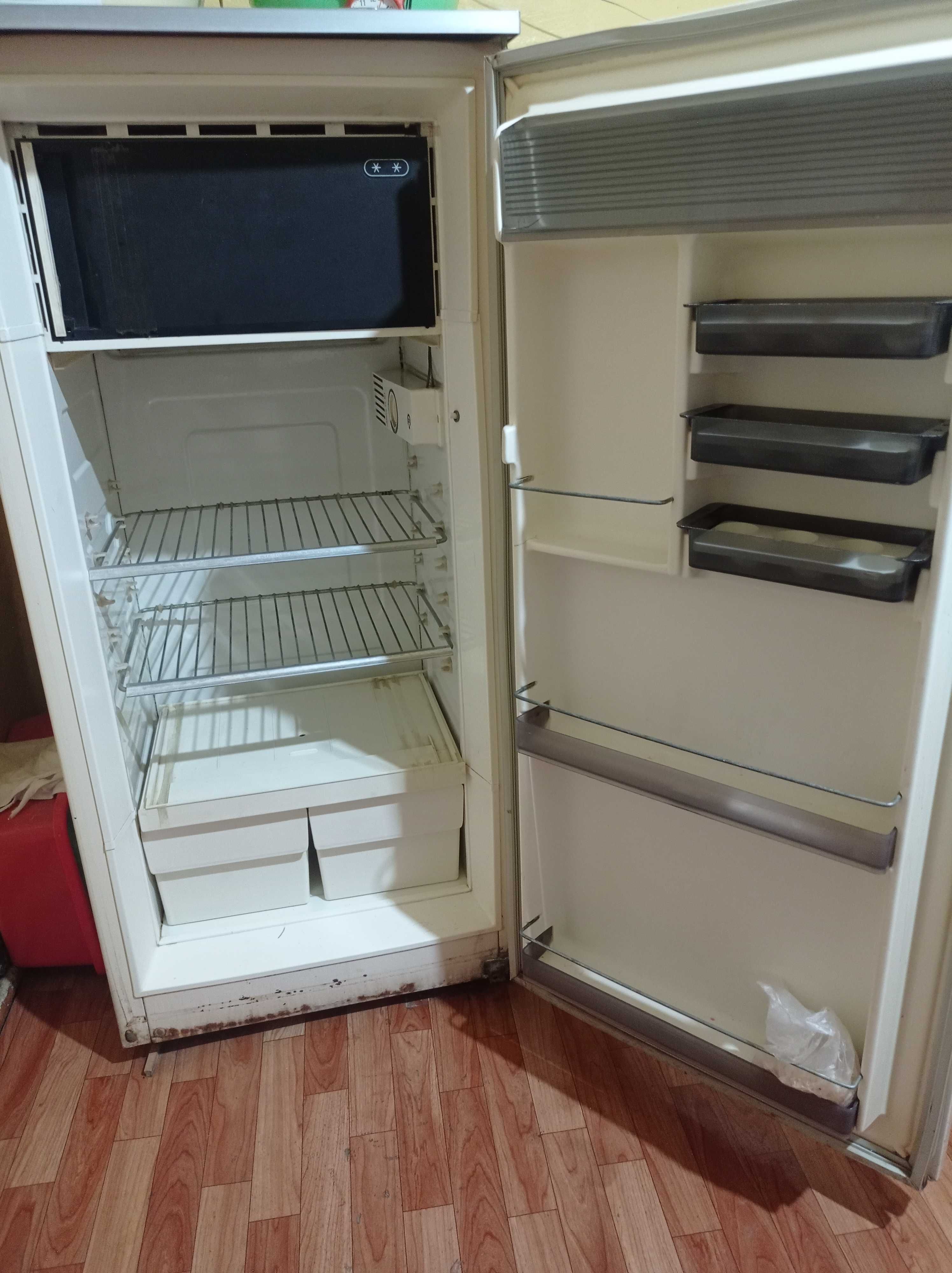 Продам холодильник