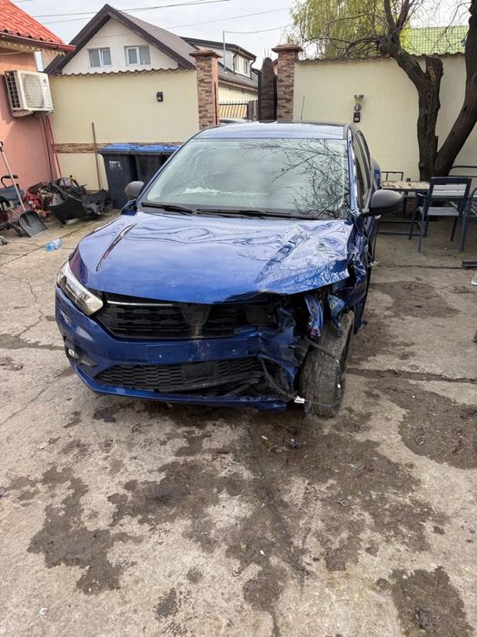 Vand Logan lll avariat conform pozelor