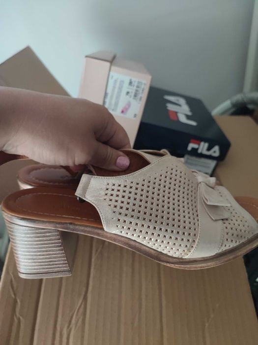 Обувки / маратонки / пантофки