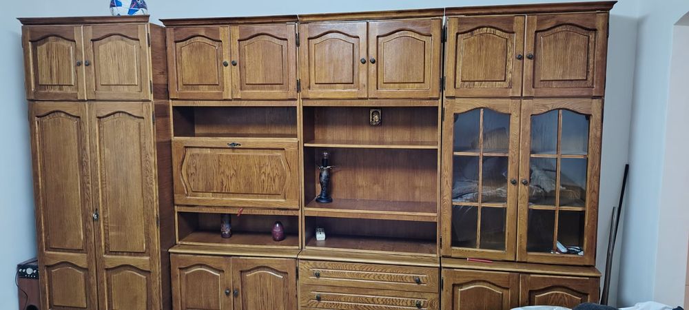 Mobila din lemn masiv Dimensiuni 3,53 lățime și înălțime 2,06