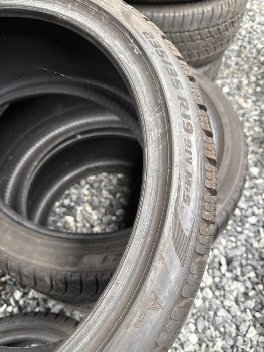 Anvelope de iarna 235/35 R19