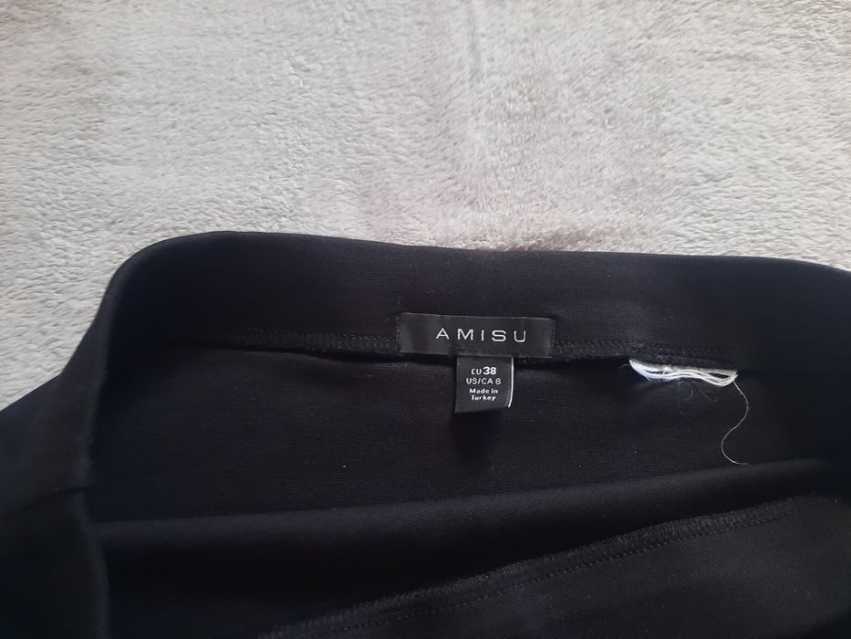 Fustă scurtă, neagră, conică, mărimea 38, marca AMISU