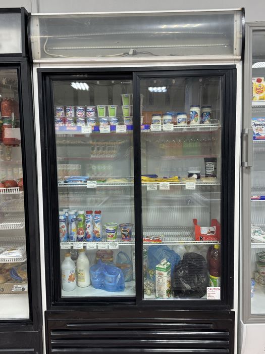 Витринный холодильник, двухдверный