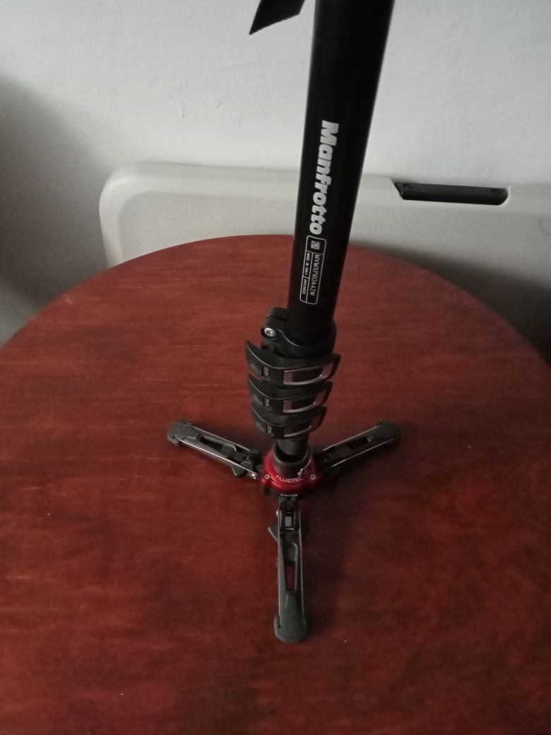 Monopied video fluid dedicat Mirrorless Manfrotto MVMXPROA42W