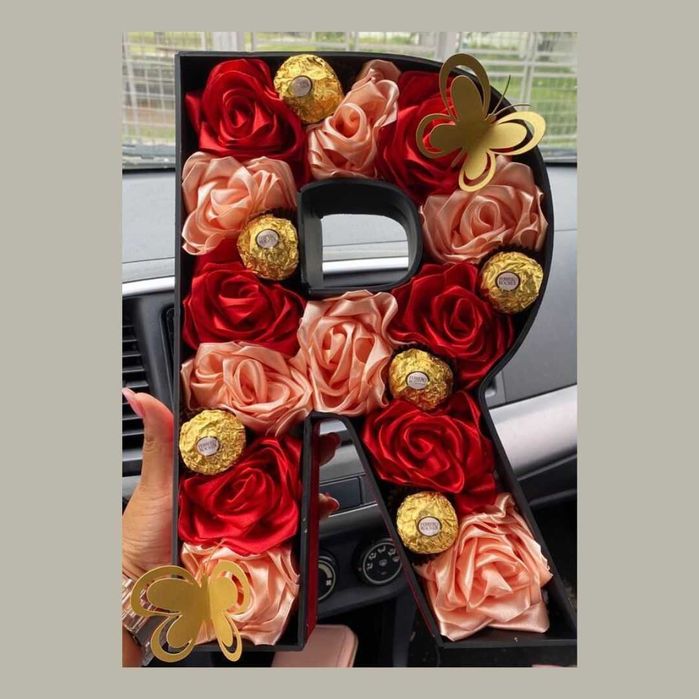 Букви цифри кутия с вечни рози цветя подарък рожден ден свети валентин