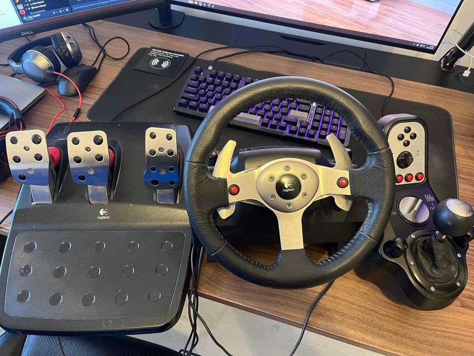 Vand volan Logitech G25 cu schimbator
