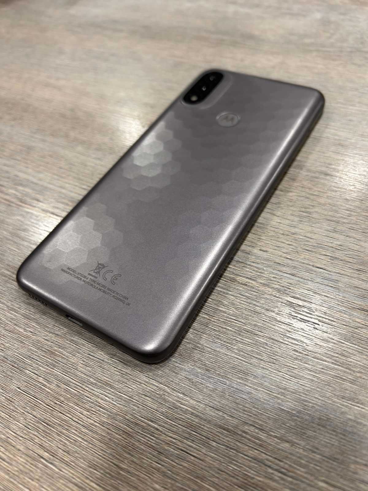Продавам Motorola Moto E20