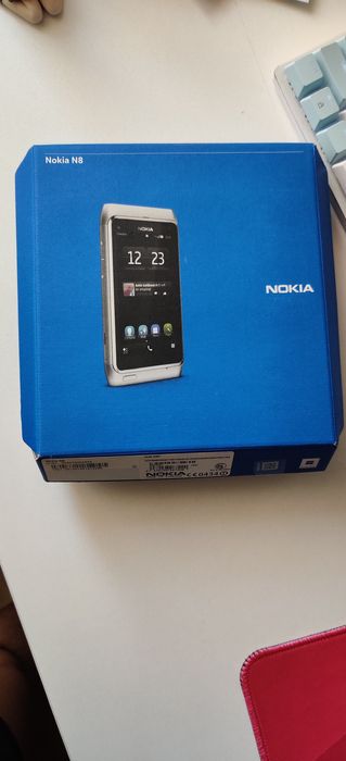 Nokia N8 в хорошем состоянии