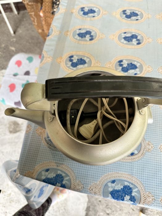 Электрический чайник советский.