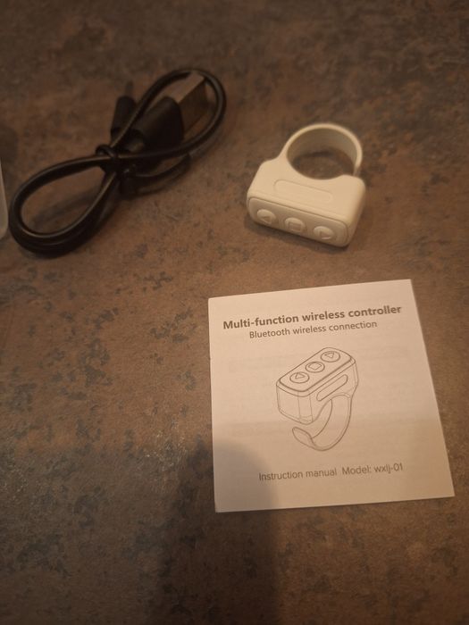 Controller multifuntional sub forma de inel