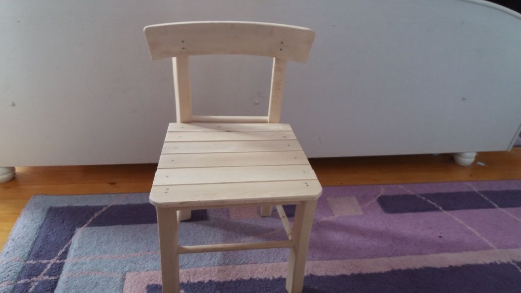 Дървено  столче ..