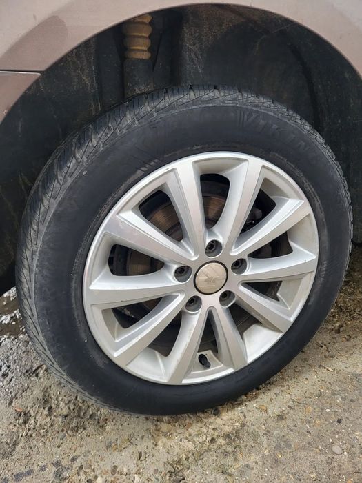 Dezmembram Volkswagen Touran 2012 Haion /Bara spate/ Stopuri