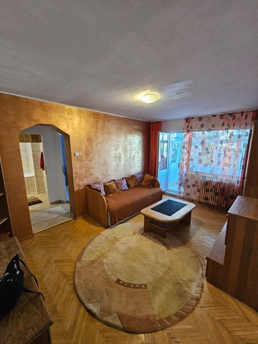 Închiriez apartament 3 camere podu ros