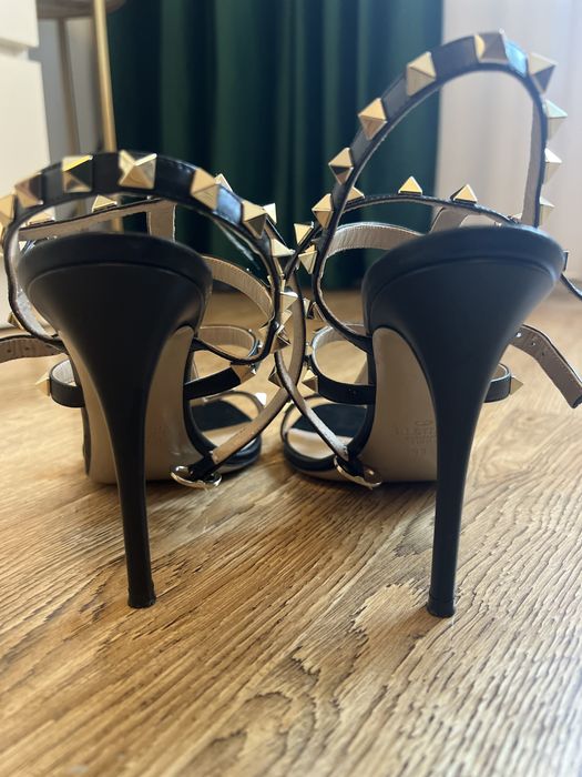 Sandale negre valentino marimea 38 stare foarte buna