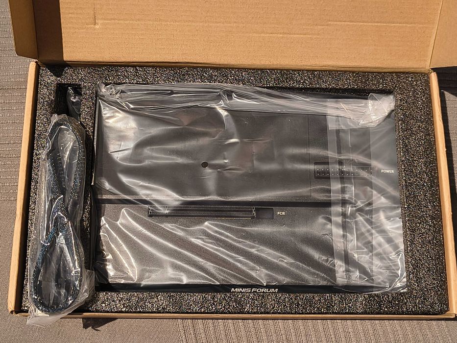 Minisforum DEG1 OCulink eGPU Dock