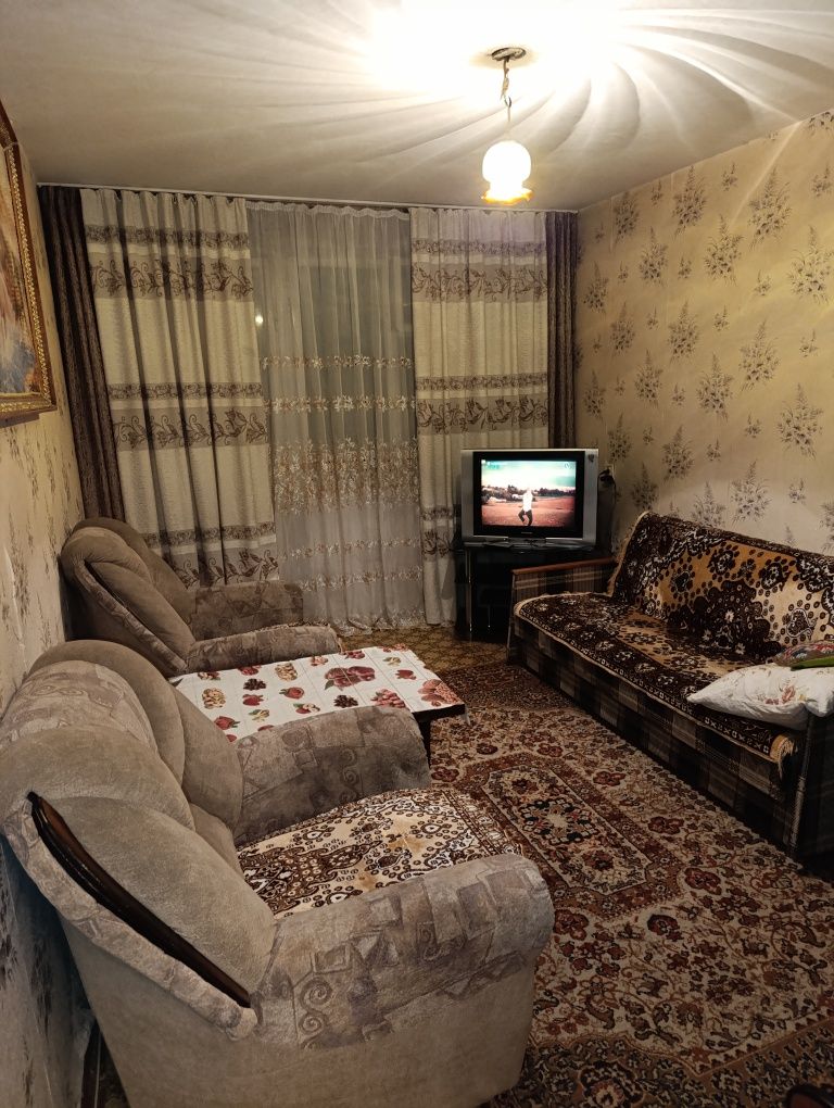 Сдаю посуточно,по часам,на ночь 1 ком.кв. в 7 мкр 19 д.район 39 школы