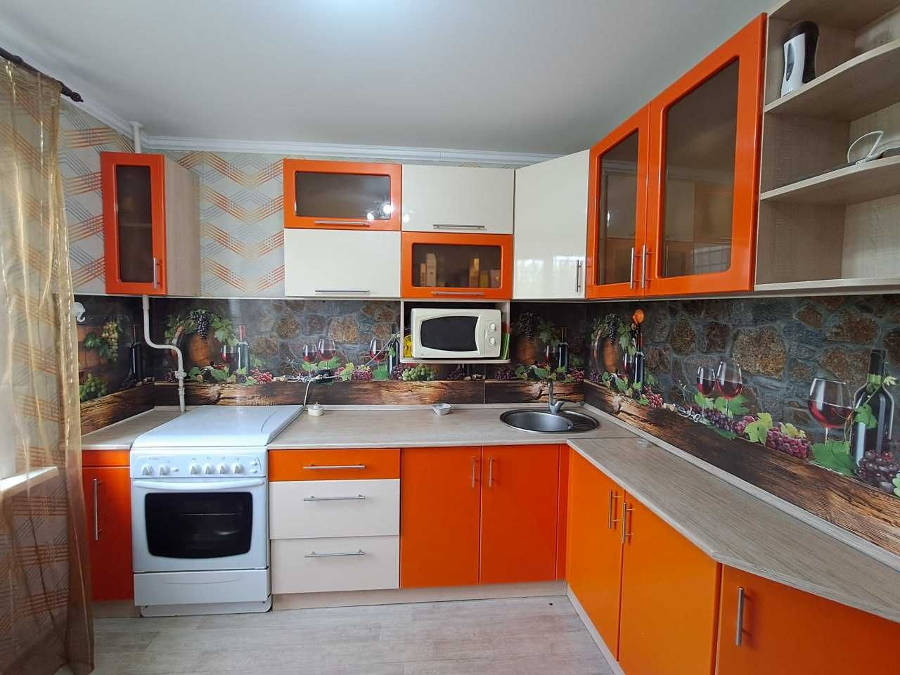 2-комн. квартира, 51.4м², 1/6 этаж, р-н 7 микрорайон