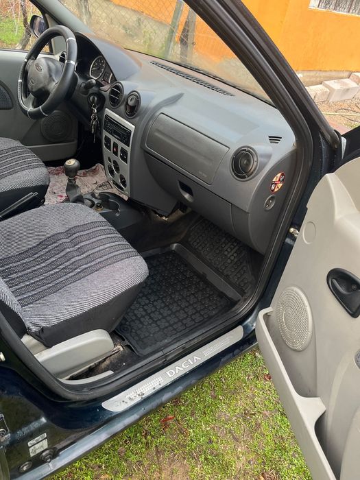 Vand Logan 2005 1.6 Benzina