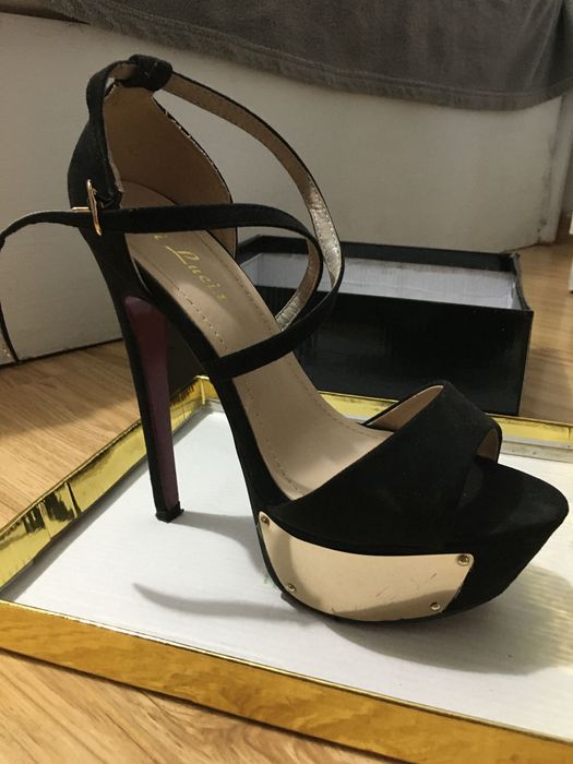 Чисто нови Дамски сандали с видок ток