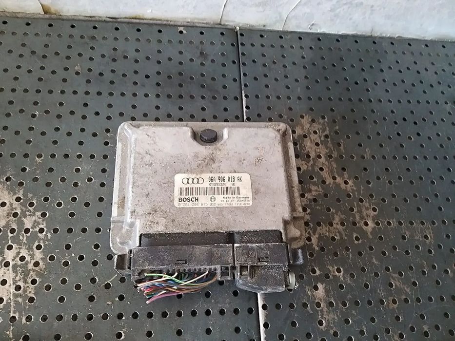 Ecu calculator motor 1.8 b audi a3 8l 06a906018ak 0261204675