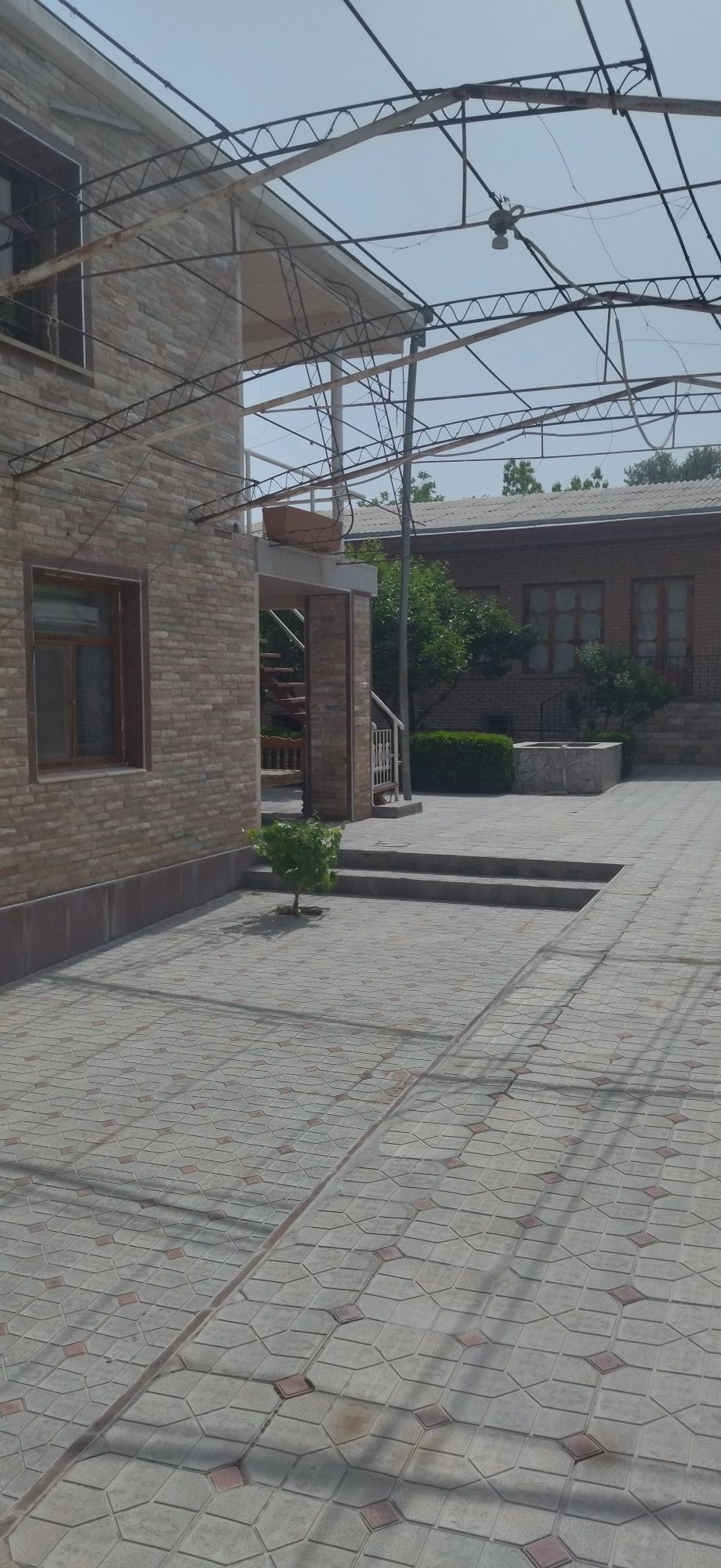 Бульвар: 6-соток. Продаётся дом.