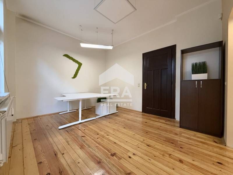 Продава се Четиристаен апартамент в София, Център - 126 кв.м за 5715 €/кв.м - Снимка #2