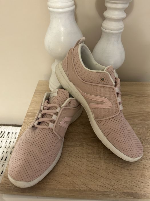 Маратонки и сандали