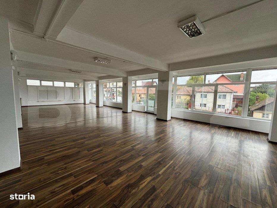 Spatiu comercial de vanzare, 5 incaperi, 220 mp, zona centrala