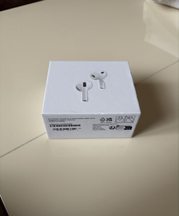 Слушалки AirPods Pro 3