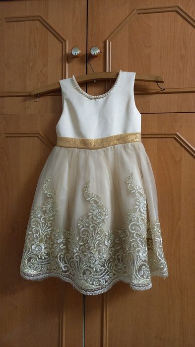 Vând rochie stare buna