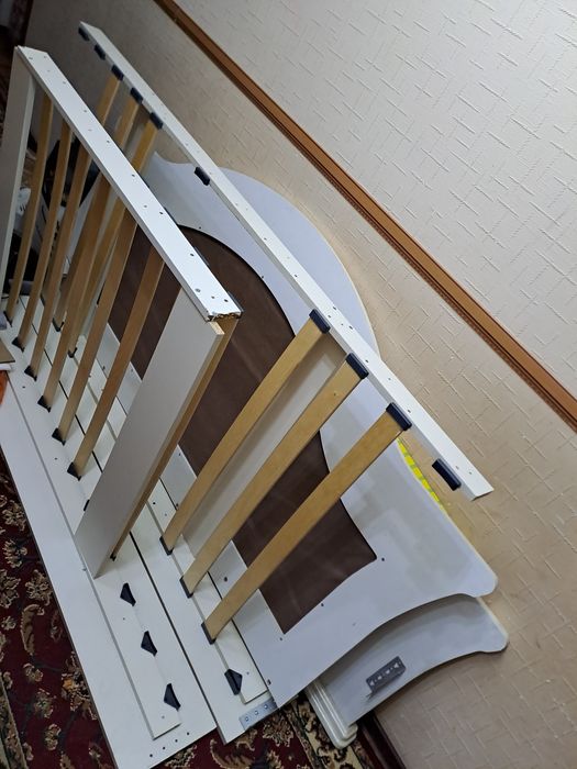 Кровать б/у , на