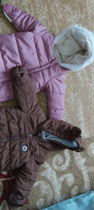 Vând 3 combinezoane  copii 150 lei toate 3