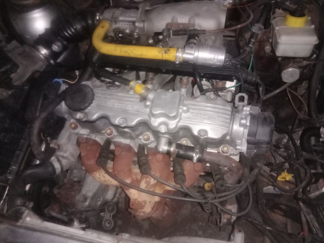 Volkswagen golf sotiladi