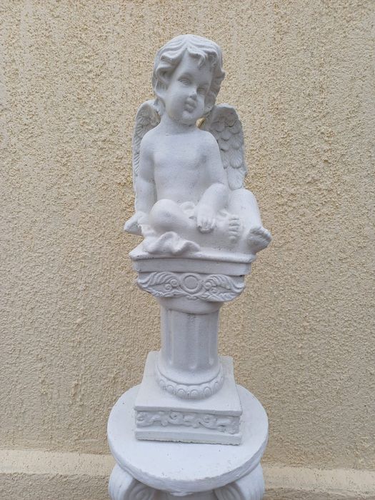 Îngerași decorativi din ciment alb cu praf de marmura 43 cm