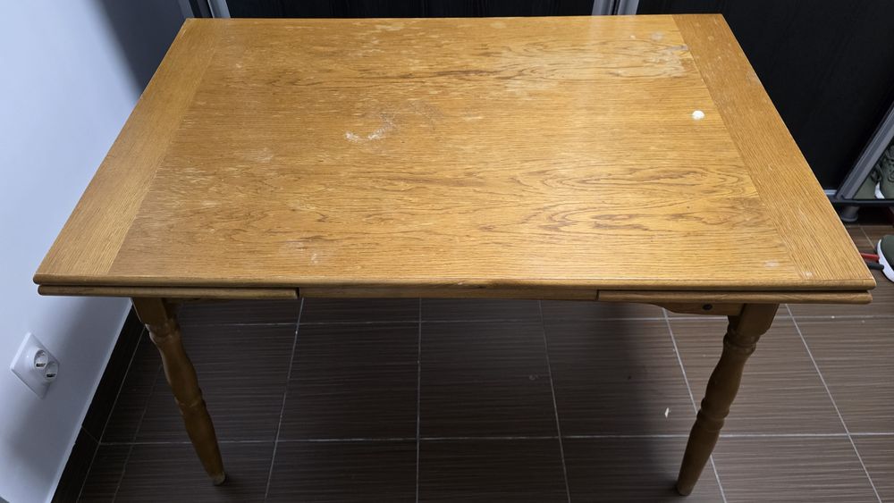 Masă extensibilă din lemn masiv de 6-8 persoane