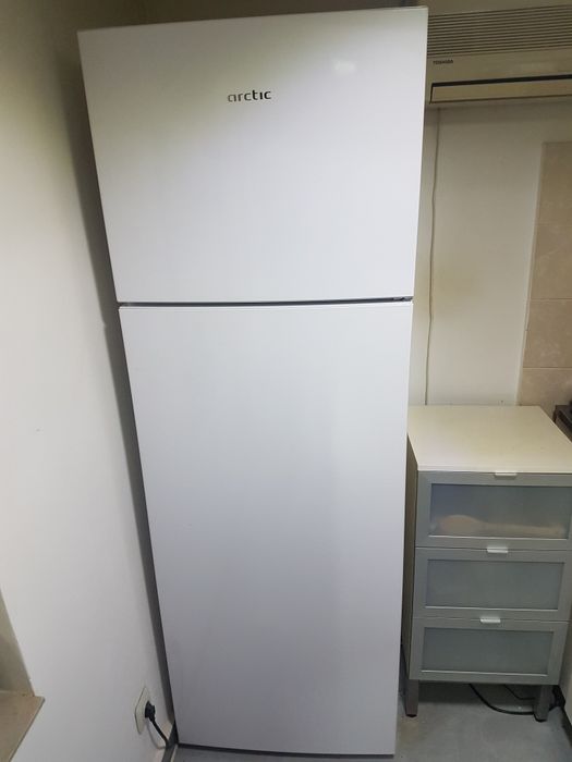 Vând frigider aproape nou 1,75/60cm