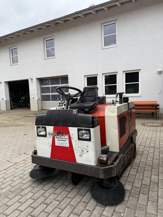 Automaturatoare Hako matura Hako diesel aspirator stradal
Stare foarte