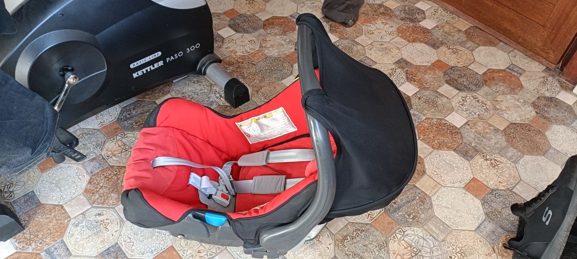 Scoică Britax Romer 0-13 kg cu prindere în centură cu spatele