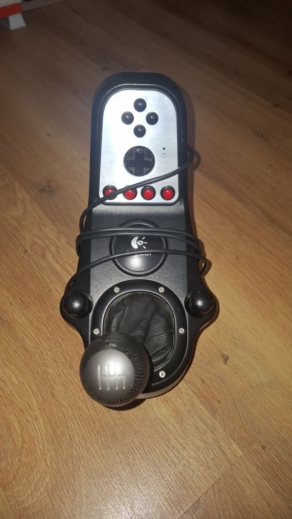 Продавам Logitech G27