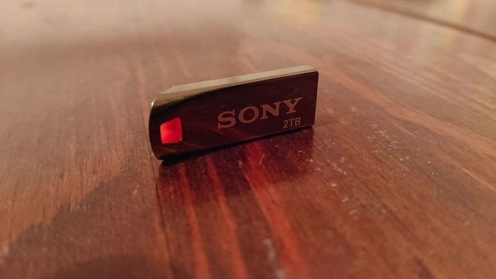 Флашка SONY 2TB с Адаптор за телефон Метална