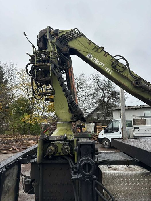 Camion trasport busteni