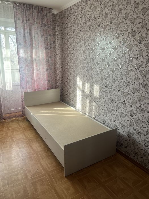 Продаю кровать очень хорошем состояний